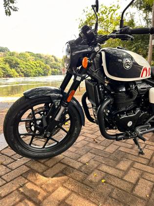 ROYAL ENFIELD SHOTGUN 650 STENCIL WHITE 
